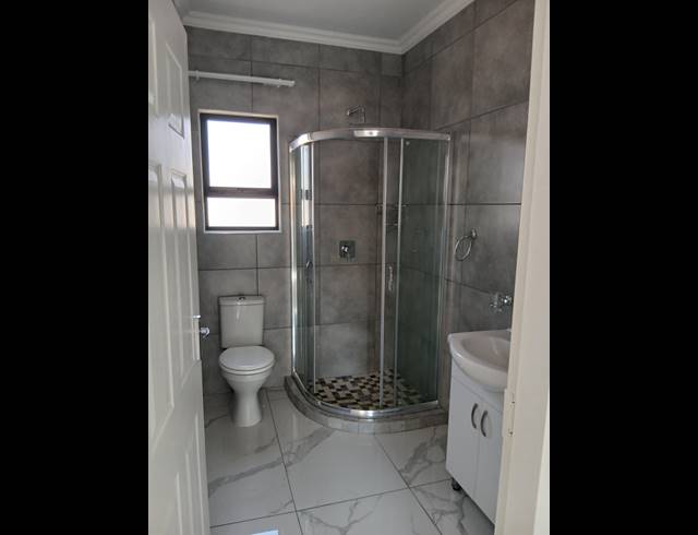 3 BEDROOM FREEHOLD FOR SALE IN DERSLEY